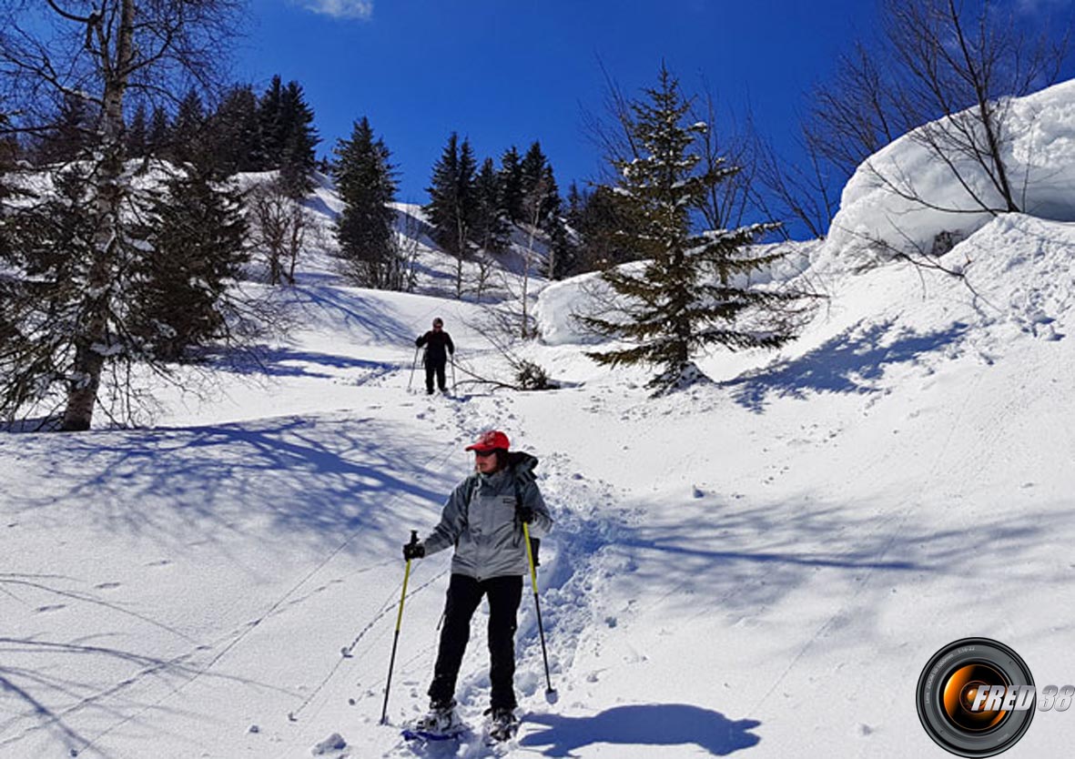 Le départ vers la crête au col de Champet.