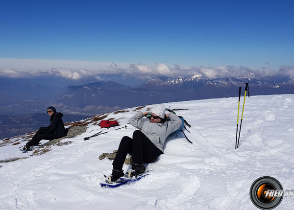 Le sommet, et en fond la Dent d’Arclusaz et le Mont Trélod.