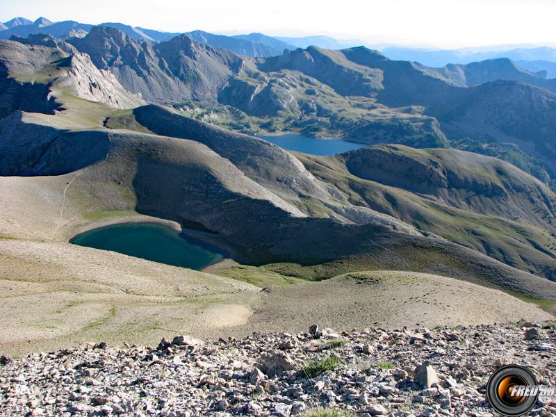 Vue sur le lac d'Allos.