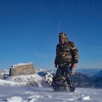 Au sommet avec en fond le Mont Aiguille.