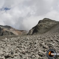 A gauche le mont de Maniglia et à droite la Tête de Cialancioun.