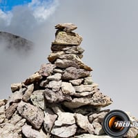 Le sommet et en fond le Mont de Maniglia.