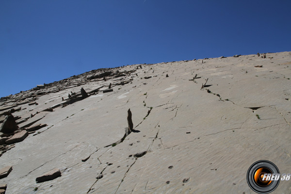 La grande dalle inclinée,