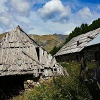 Les granges de Roche Juan.