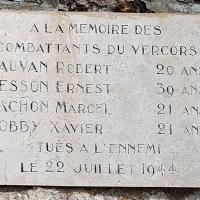La Stèle.