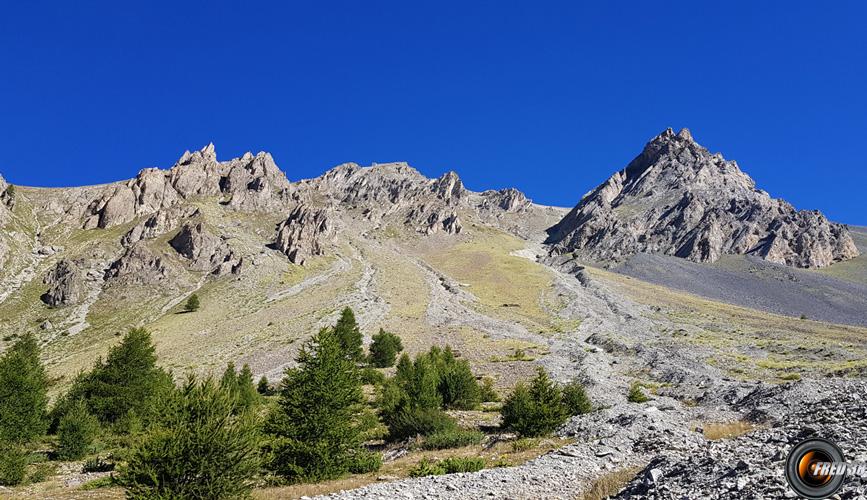 La tête de Viraysse au desus.