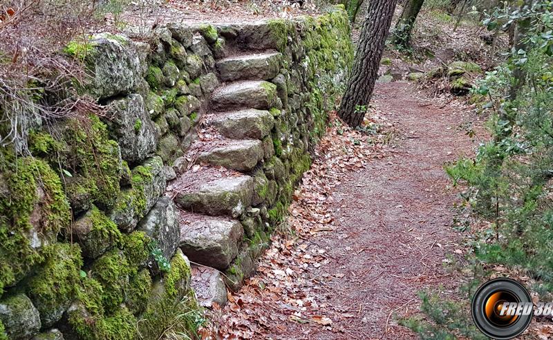 Montée au dessus de la grotte.