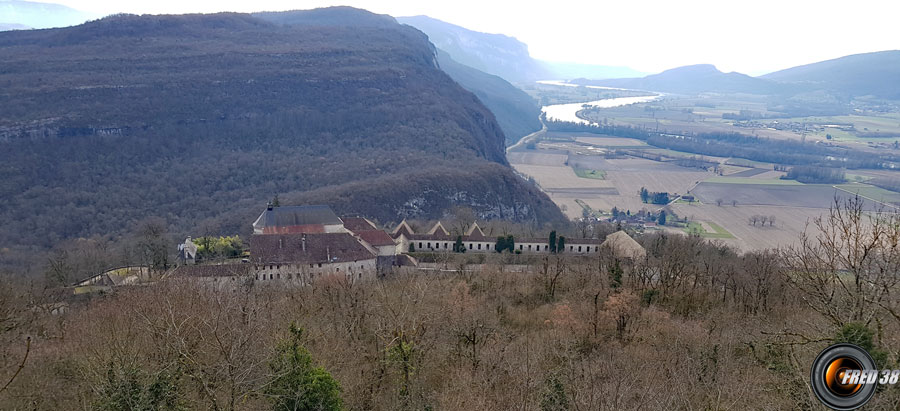 L'ancien  monastère fortifié de Pierre Chatel.