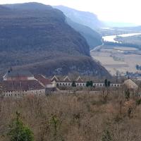 L'ancien  monastère fortifié de Pierre Chatel.