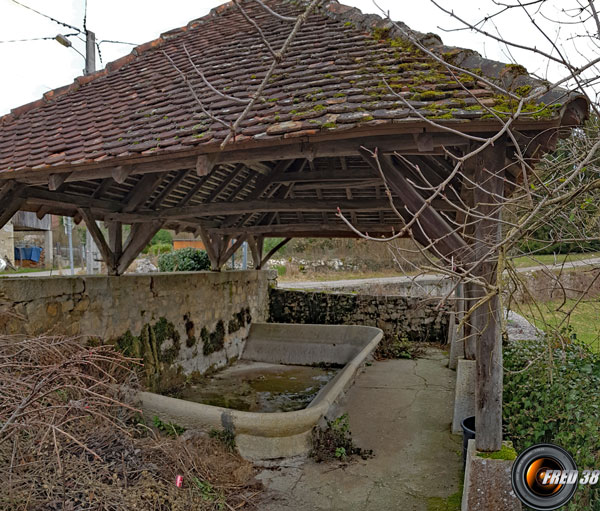 Le lavoir du hameau de Nant.