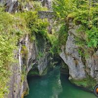 Le Pont Saint-Martin traversant le Guiers Vif.